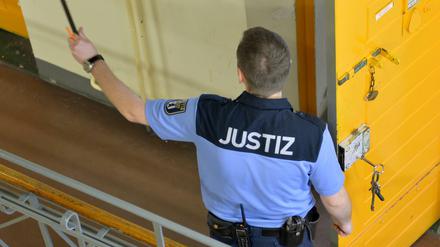 Trotz Mordverdacht an einem 22-Jährigen ist jetzt ein 20-Jähriger aus der Untersuchungshaft entlassen worden.
