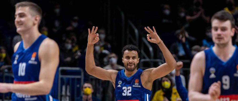 Der Dreier sitzt. Albas Nationalspieler Johannes Thiemann (Mitte) traf am Donnerstag gegen Kaunas innerhalb von 61 Sekunden drei Mal aus der Distanz.