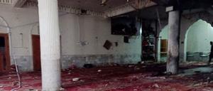 Ein zerstörter Betsaal nach einem Bombenanschlag auf eine Moschee in Pakistan.