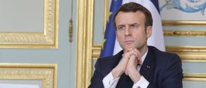 Frankreichs Präsident Emmanuel Macron wird im Wahlkampf von der Opposition kritisiert.