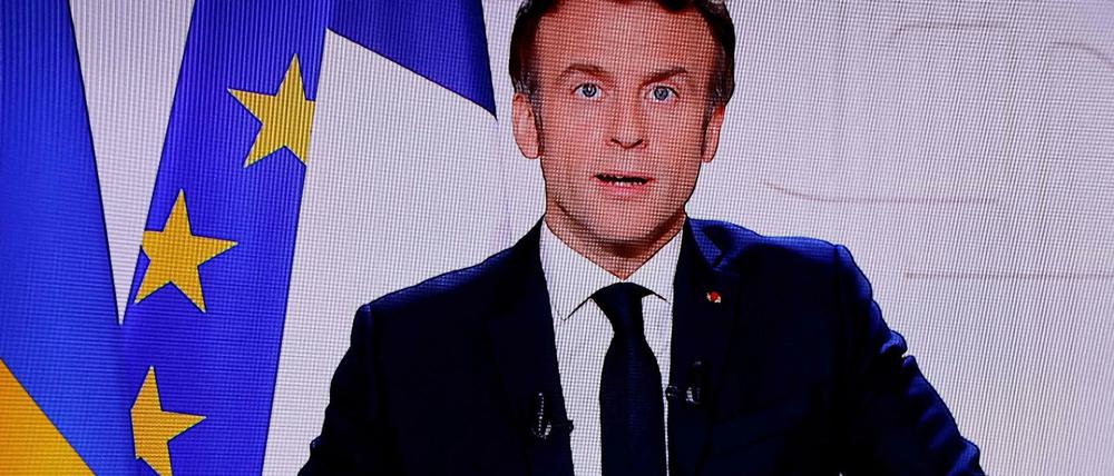 Frankreichs Staatschef Macron bei seiner Fernsehansprache am Mittwochabend. 