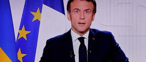 Frankreichs Staatschef Macron bei seiner Fernsehansprache am Mittwochabend. 