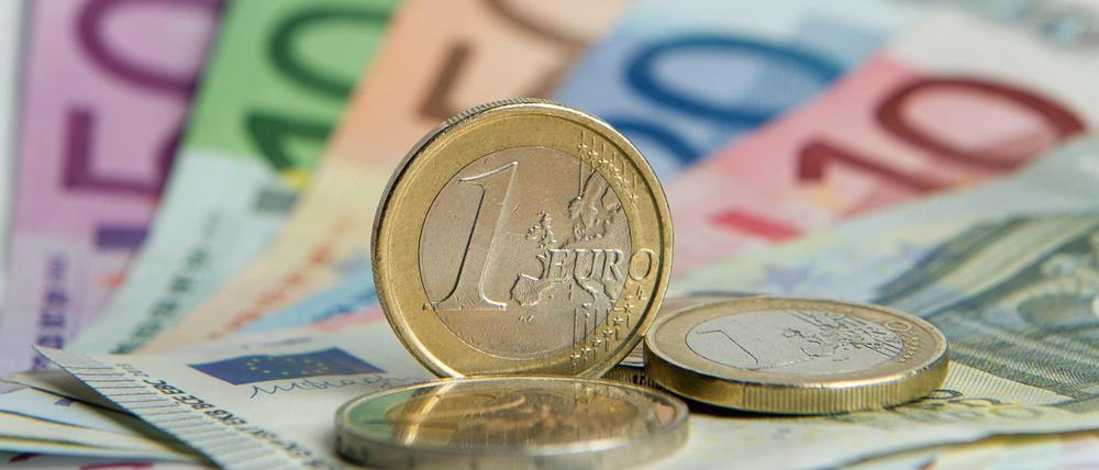 Im Vergleich zum Vorjahr waren 2021 fast 35.000 Berlinerinnen und Berliner weniger überschuldet.