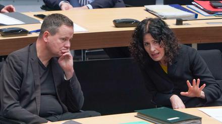 Klaus Lederer bekleidet im neuen Senat dasselbe Amt wie im alten. Hier ist er im Gespräch mit Bettina Jarasch.