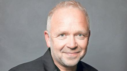 Christian Beetz ist Autor und Produzent, vielfach und mit dem Grimme Preis ausgezeichnet. Er hat unter anderem die erste deutsche Netflix-Original-Doku-Serie „Rohwedder“ verantwortet.