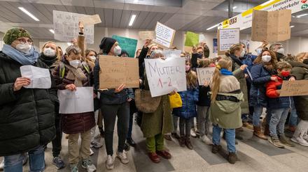 Hunderte Berliner und Berlinerinnen stellen ukrainischen Geflüchteten private Unterkünfte zur Verfügung.