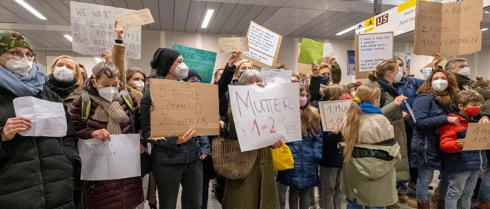 Hunderte Berliner und Berlinerinnen stellen ukrainischen Geflüchteten private Unterkünfte zur Verfügung.