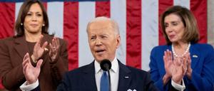 Ohne Maske: Vizepräsidentin Kamala Harris (links) und Madame Speaker des Kongresses Nancy Pelosi applaudieren Präsident Joe Biden bei seiner "State of the Union"-Rede in der Nacht zu Mittwoch. 