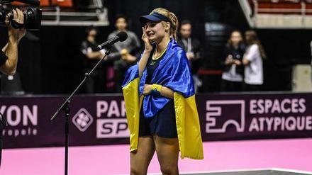 Dajana Jastremska bei der Siegerehrung am Sonntag in Lyon.
