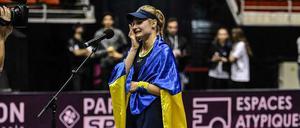Dajana Jastremska bei der Siegerehrung am Sonntag in Lyon.