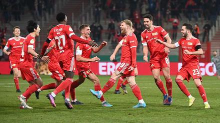 Großer Jubel bei Union. Das Team steht erstmals seit 2001 wieder im Halbfinale des DFB-Pokals.