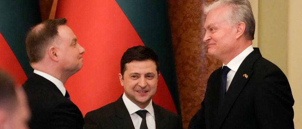 Vereint im Wunsch, Wladimir Putin verlieren zu sehen: Die Präsidenten Polens, der Ukraine und Litauens, Andrzej Duda (links), Wolodymyr Selenskyj und Gitanas Nauseda, in Kiew vor wenigen Tagen.
