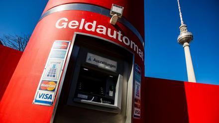 Die Richter ordneten die Einziehung von Taterträgen in Höhe von rund 142.000 Euro an. Vier Männer hatten im Juni 2021 einen Geldautomaten gesprengt