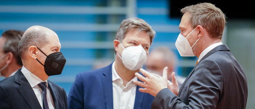 Müssen mit immer mehr Milliarden jonglieren: Kanzler Olaf Scholz (SPD), Wirtschaftsminister Robert Habeck (Grüne), Finanzminister Christian Lindner (FDP).