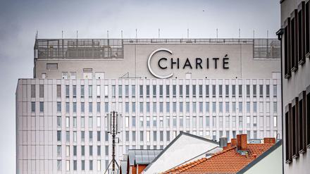 Der Bettenturm am Charité-Campus in Berlin-Mitte.
