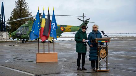 Christine Lambrecht (SPD), Bundesverteidigungsministerin, spricht bei einem Besuch der deutschen Truppen, die in Constanta (Rumänien) stationiert sind. 