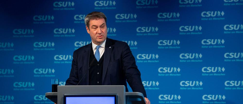 Markus Söder, CSU-Vorsitzender und Ministerpräsident von Bayern, gibt in der Parteizentrale vor einer Sitzung des CSU-Vorstands ein Pressestatement.