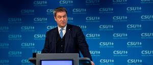 Markus Söder, CSU-Vorsitzender und Ministerpräsident von Bayern, gibt in der Parteizentrale vor einer Sitzung des CSU-Vorstands ein Pressestatement.