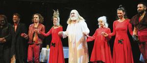 Das "König Lear"-Ensemble beim Schlussapplaus.