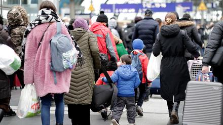 Am Berliner Hauptbahnhof kommen Flüchtlinge aus der Ukraine an.
