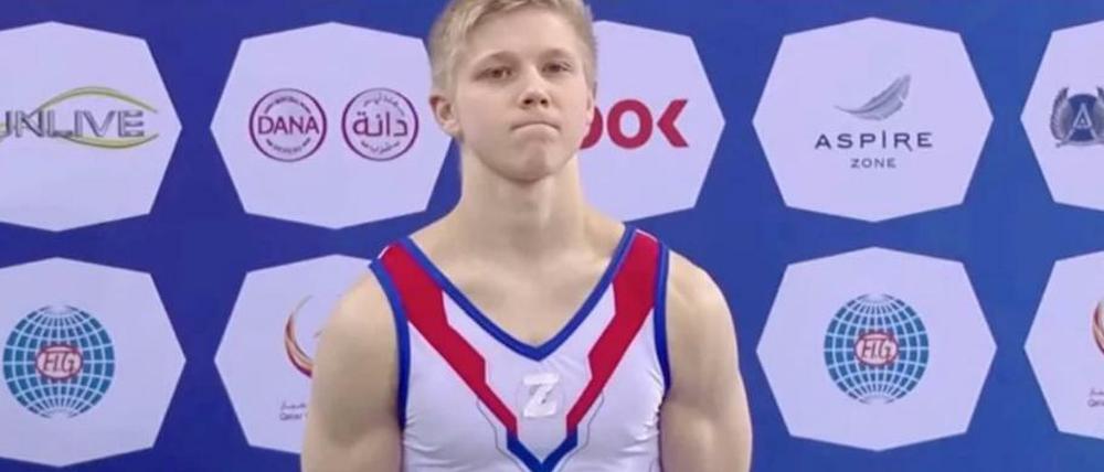 Ivan Kuliak trug bei den Wettkämpfen in Doha das Z-Symbol zur Unterstützung des russischen Feldzugs in der Ukraine.