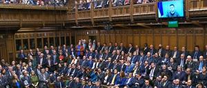 Wolodymyr Selenskyj, Präsident der Ukraine, spricht per Videoschalte zu den Abgeordneten des britischen Unterhauses