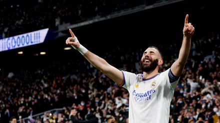 Real Madrids Stürmer Karim Benzema erzielte alle drei Tore beim 3:1-Sieg gegen Paris St. Germain.