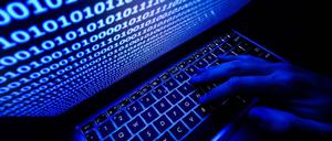 Angriffsziel Rüstungsindustrie. Russische Hacker planen offenbar Attacken auf deutsche und europäische Konzerne als Revanche für die Hilfe aus der EU für die ukrainische Armee.