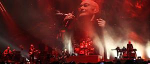 Glanz ist was anderes. Phil Collins (Mitte) bringt eine Tiefe und Demut in die Musik von Genesis zurück, die ihre Hits hatten vergessen lassen. 