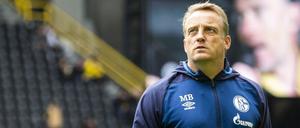 Interimstrainer Mike Büskens wird die Mannschaft nach einem positiven Corona-Test zunächst vom heimischen Schreibtisch aus betreuen. 