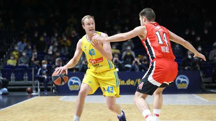 Luke Sikma (links) ist mit Alba Berlin in bestechender Form.