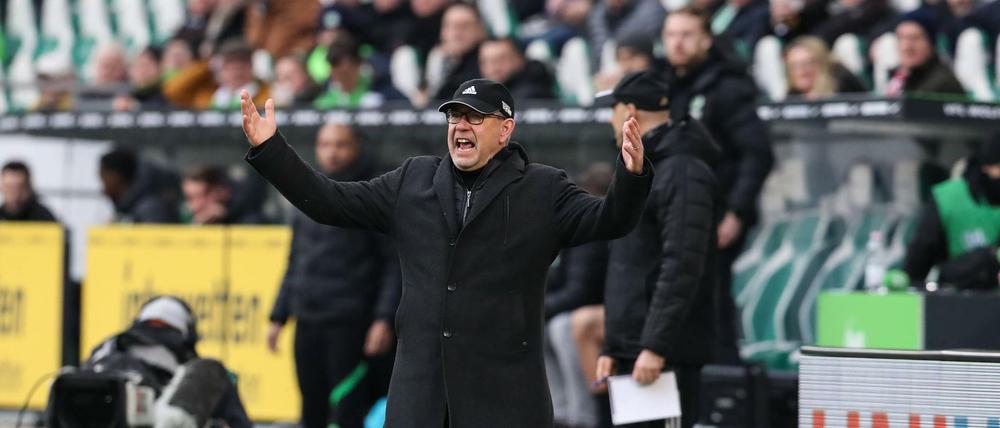 Unions Trainer Urs Fischer muss seine Mannschaft bald auf das Pokal-Halbfinale bei RB Leipzig vorbereiten.
