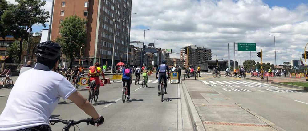 Sonntags sind die Autobahnen in Bogota von 7 Uhr morgens bis 14 Uhr für Autos gesperrt.