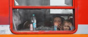 Zug nach Westen. Kinder und Frauen auf dem Weg von der ukrainisch-polnischen Grenze bei Medyka nach Krakau. 