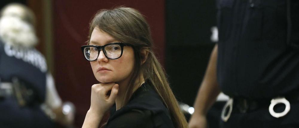 Anna Sorokin, Hochstaplerin aus Deutschland, wartet in den USA seit etwa einem Jahr auf ihre Abschiebung (Archivbild).