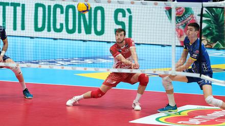 Julian Zenger (l.) spielt seit dieser Saison bei Itas Trentino in Italien.