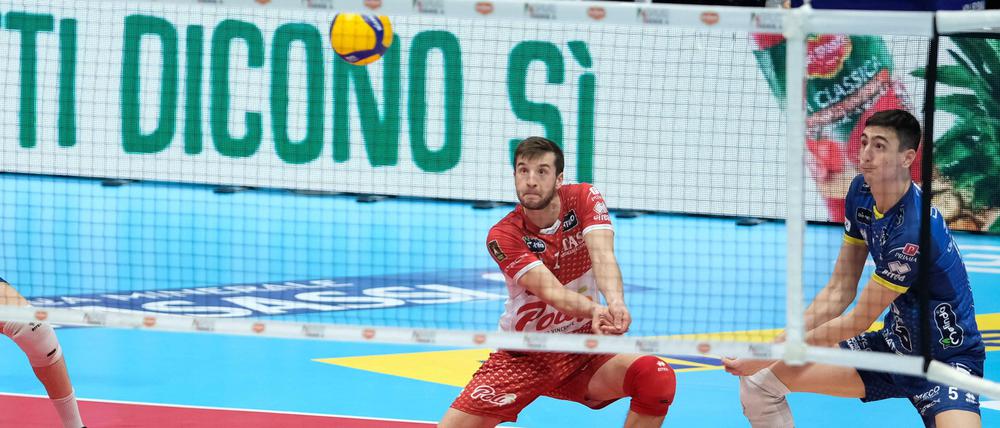 Julian Zenger (l.) spielt seit dieser Saison bei Itas Trentino in Italien.