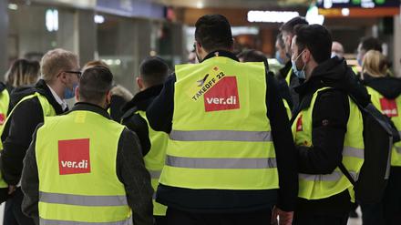 Streikender am Flughafen Köln/Bonn (Archivbild)