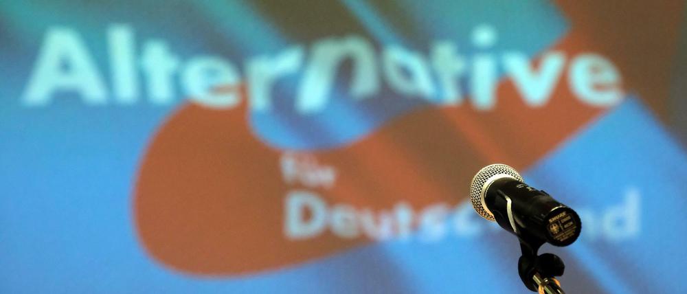 Verblassende Partei für Lautsprecher. Mikrofon beim Landesparteitag der der sächsischen AfD im Februar 2019.