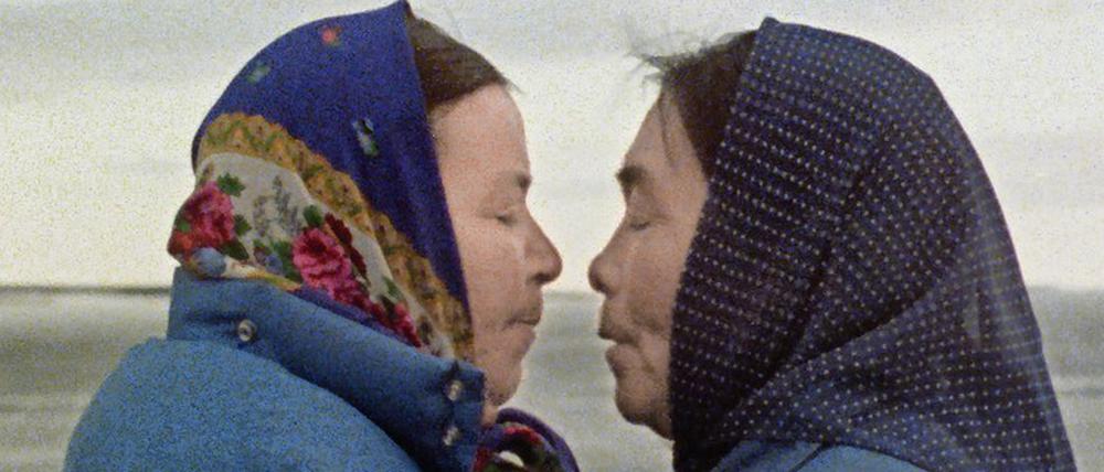 ilienwerte. In ihrem Dokumentarfilm „Mother of Many Children“ von 1977 beschreibt Alanis Obomsawin die Rolle der Frauen in der indigenen Kultur.