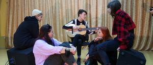 Jugendliche aus dem Donbass, mit denen Yuriy Gurzhy ein Album aufgenommen hat.