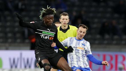 Im Hinspiel gewann Hertha BSC (re. Vladimir Darida gegen Manu Koné) gegen Gladbach 1:0. 