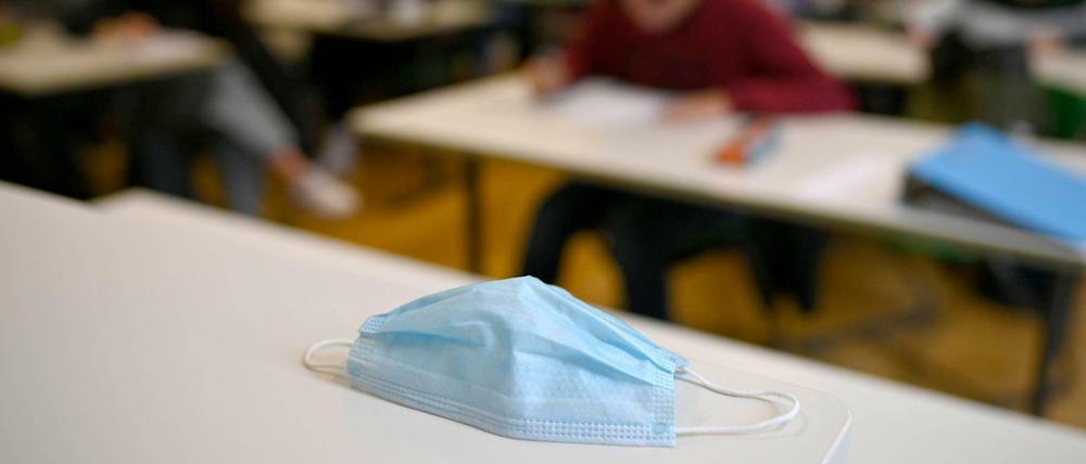 Masken in der Schule - R2G will daran festhalten.
