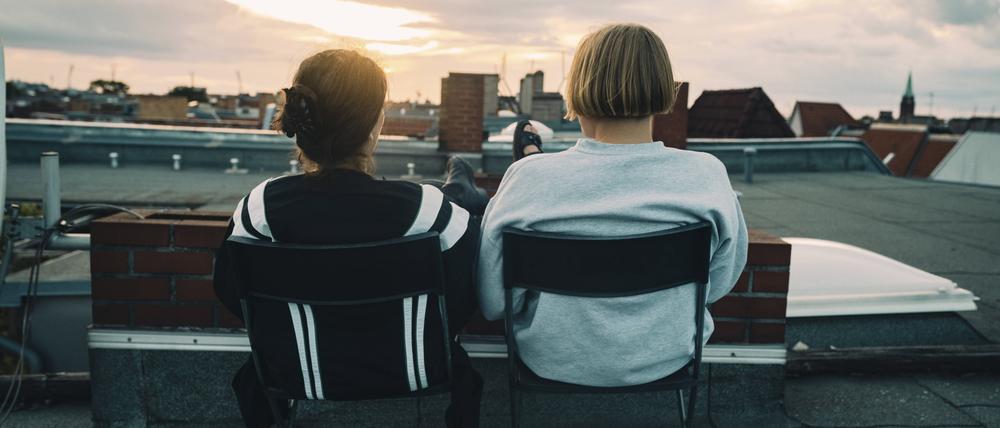 Füße hoch und gute Aussichten: Immer mehr Menschen leben nicht von klassischem Erwerbseinkommen, sondern von Ersparnissen, Zinsen, Mieteinkünften oder Dividenden.