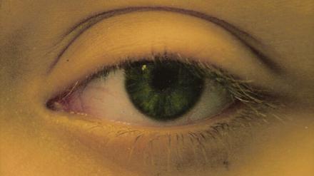 Durchsicht. Die „Augen“-Serie entstand 1998. Ganz klein ist die Künstlerin in der Iris reflektiert zu sehen.