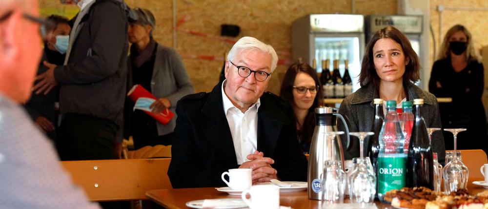 Mit Bundespräsident Steinmeier besuchte Spiegel Flutopfer im Ahrtal.
