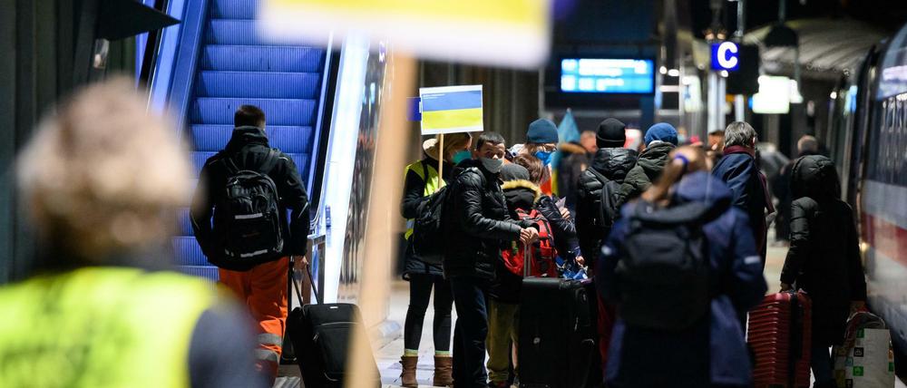 Die Aufnahme der Geflüchteten organisieren bislang vor allem freiwillige Helfer.