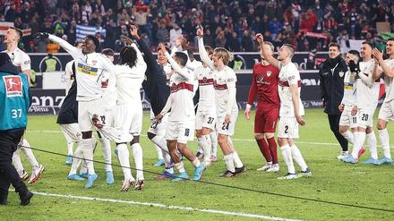 In Feierlaune. Der Kampf gegen den Abstieg kann auch Spaß machen, wie die Spieler des VfB Stuttgart am vergangenen Samstag gegen Mönchengladbach zeigten. 