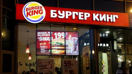 Laut der Yale School of Management stellten mehr als 300 Firmen ihre Aktivitäten in Russland ein, Burger King ist noch aktiv.