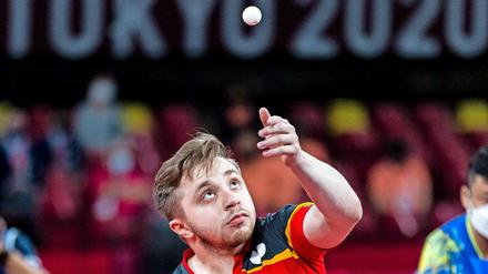 Valentin Baus, 26, gewann im Sommer bei den Paralympics in Tokio die Goldmedaille. Der Para-Tischtennisspieler hat die Glasknochenkrankheit.